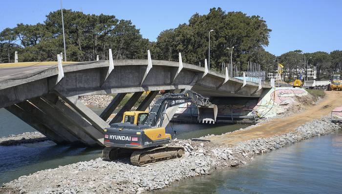 Reparaciones del puente de la Barra de Maldonado (archivo, octubre de 2022). · Foto: Natalia Ayala