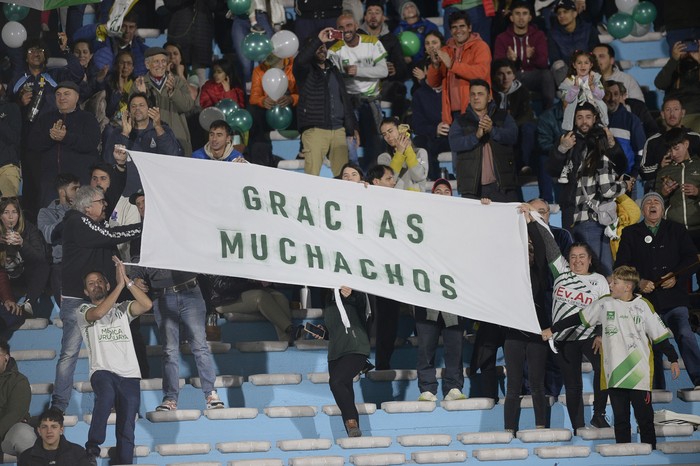 Hinchas de La Luz. (archivo, noviembre de 2022) · Foto: Alessandro Maradei