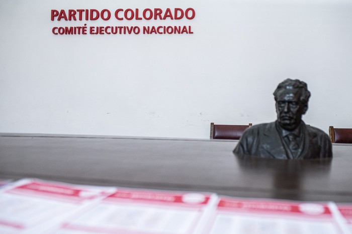 Elecciones de jóvenes en la casa del Partido Colorado. · Foto: .