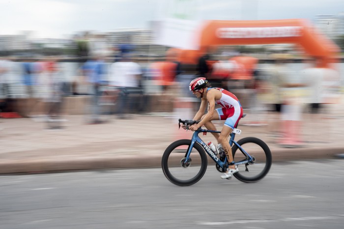 Durante un campeonato de triatlón, en Montevideo (archivo, 2022). · Foto: Martín Varela Umpiérrez