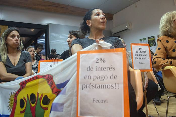 Charla de reflexión e intercambio sobre vivienda social en Uruguay, este miércoles, en la sede de FECOVI. · Foto: Alessandro Maradei