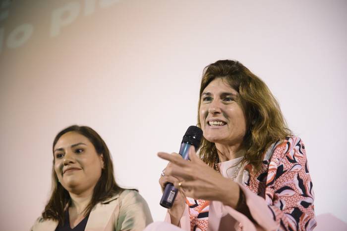 Elízabet Gómez y Adriana Sirito, el miércoles 16 de noviembre, en la sala 2 del cine Alfabeta. · Foto: Mara Quintero
