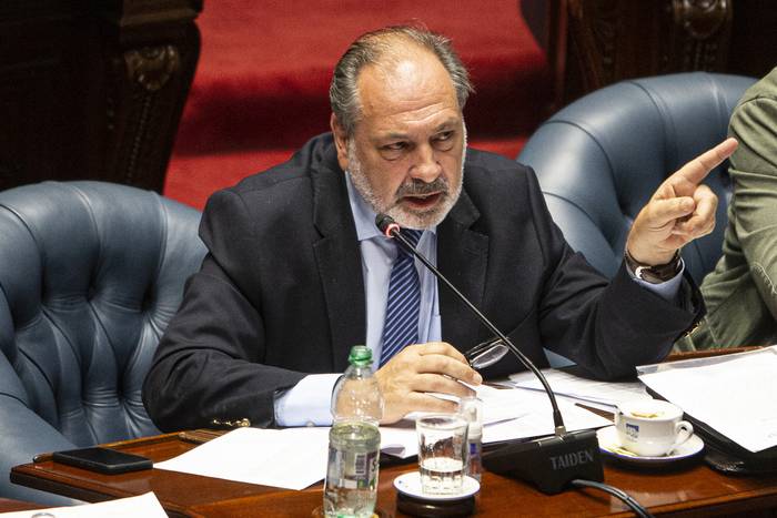 Jorge Gandini, el 1º de diciembre, durante una sesión de la Cámara de Senadores. · Foto: Ernesto Ryan