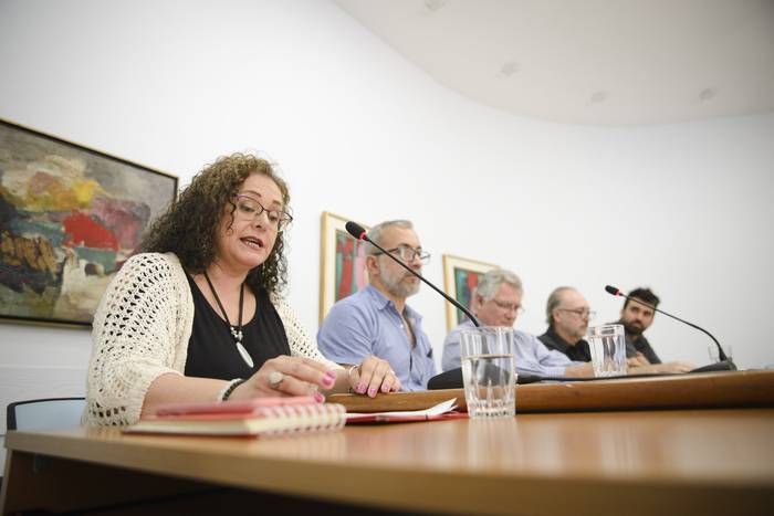 Fernanda Alanís, Daniel Devitta, Julián Mazzoni, Walter Fernández y Gonzalo Irigoyen, durante la conferencia. · Foto: Mara Quintero