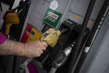 Foto principal del artículo 'Bajaron los precios de paridad de importación de todos los combustibles, según el último informe de la Ursea' · Foto: Camilo dos Santos