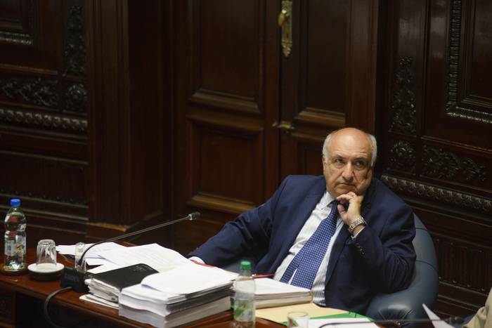 Guillermo Domenech, durante  una sesión en la Cámara de Senadores (archivo, diciembre de 2022). · Foto: Mara Quintero
