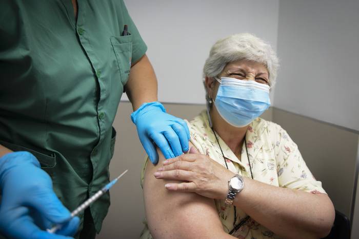 Vacunatorio en el Hospital de Clínicas. · Foto: Mara Quintero