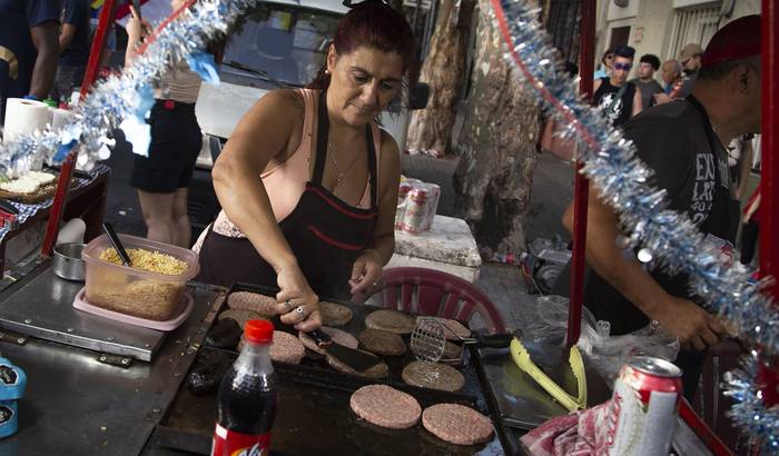 Foto principal del artículo '¿Qué punto de cocción elegir para cocinar hamburguesas?' · Foto: Camilo dos Santos
