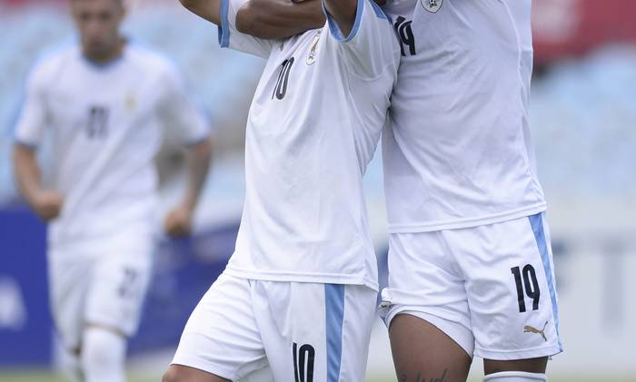 Foto principal del artículo 'La selección uruguaya de fútbol sub 17 ganó dos amistosos frente a Uzbekistán' · Foto: Alessandro Maradei