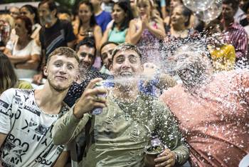 Desfile Inaugural del Carnaval 2023, por la avenida 18 de Julio de Montevideo. · Foto: Natalia Rovira