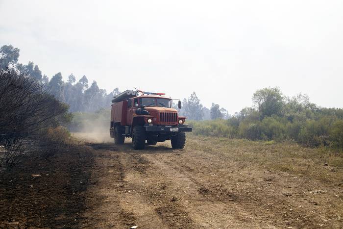 Foto principal del artículo 'Bomberos advierte por humo tóxico debido a incendio en basural municipal de Piriápolis' · Foto: Pablo Serrón