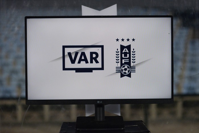 VAR, en el estadio Centenario (archivo). · Foto: Alessandro Maradei