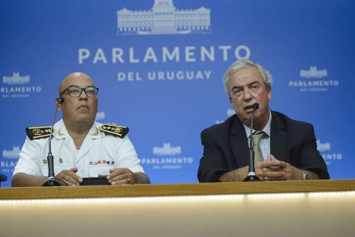 Luis Rodríguez y Luis Alberto Heber, tras su comparecencia en la comisión. · Foto: Mara Quintero