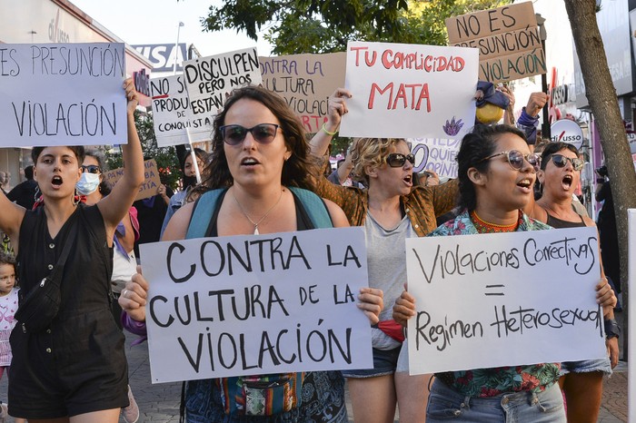 Marcha de mujeres en Maldonado bajo la consigna “estamos hartxs de la cultura de la violación”. (archivo, enero de 2022) · Foto: Natalia Ayala