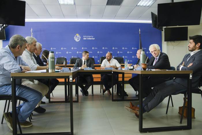 Reunión de presentación del documento preliminar de Estrategia de seguridad Integral y Preventiva, el 13 de marzo, en el Ministerio del Interior, en Montevideo. · Foto: Mara Quintero