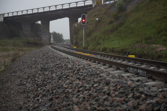 Vías del Ferrocarril Central en el departamento de Florida, bajo la ruta 5. · Foto: Alessandro Maradei