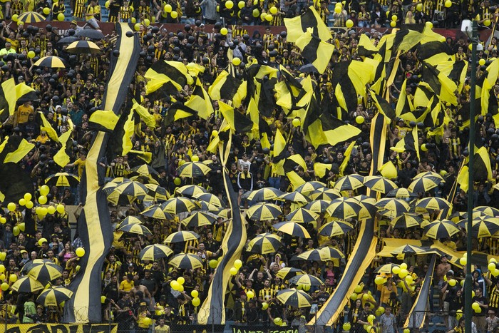 Hinchada de Peñarol (archivo). · Foto: Ernesto Ryan