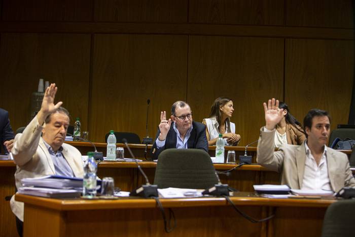 Iván Posada, Álvaro Perrone y Conrado Rodríguez, durante la sesión de la comisión de seguridad social de Diputados (31.03.2023). · Foto: .
