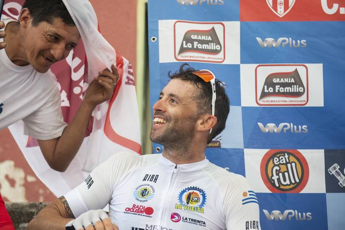 Roderyck Asconeguy ganador de la etapa y nuevo líder de la clasificación de la Vuelta, en Melo. · Foto: Alessandro Maradei