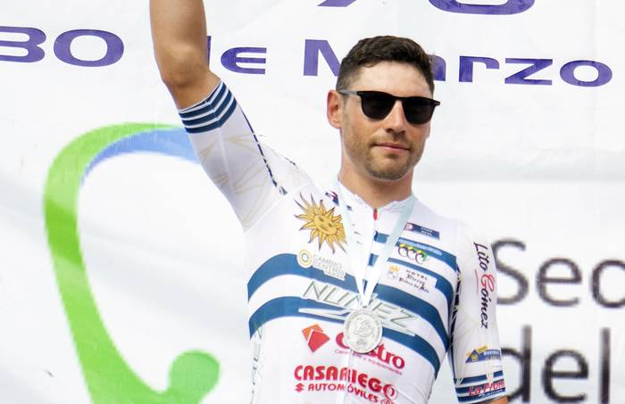 Leonel Rodríguez, del club Cerro Largo, en la Vuelta Ciclista del Uruguay. · Foto: Alessandro Maradei