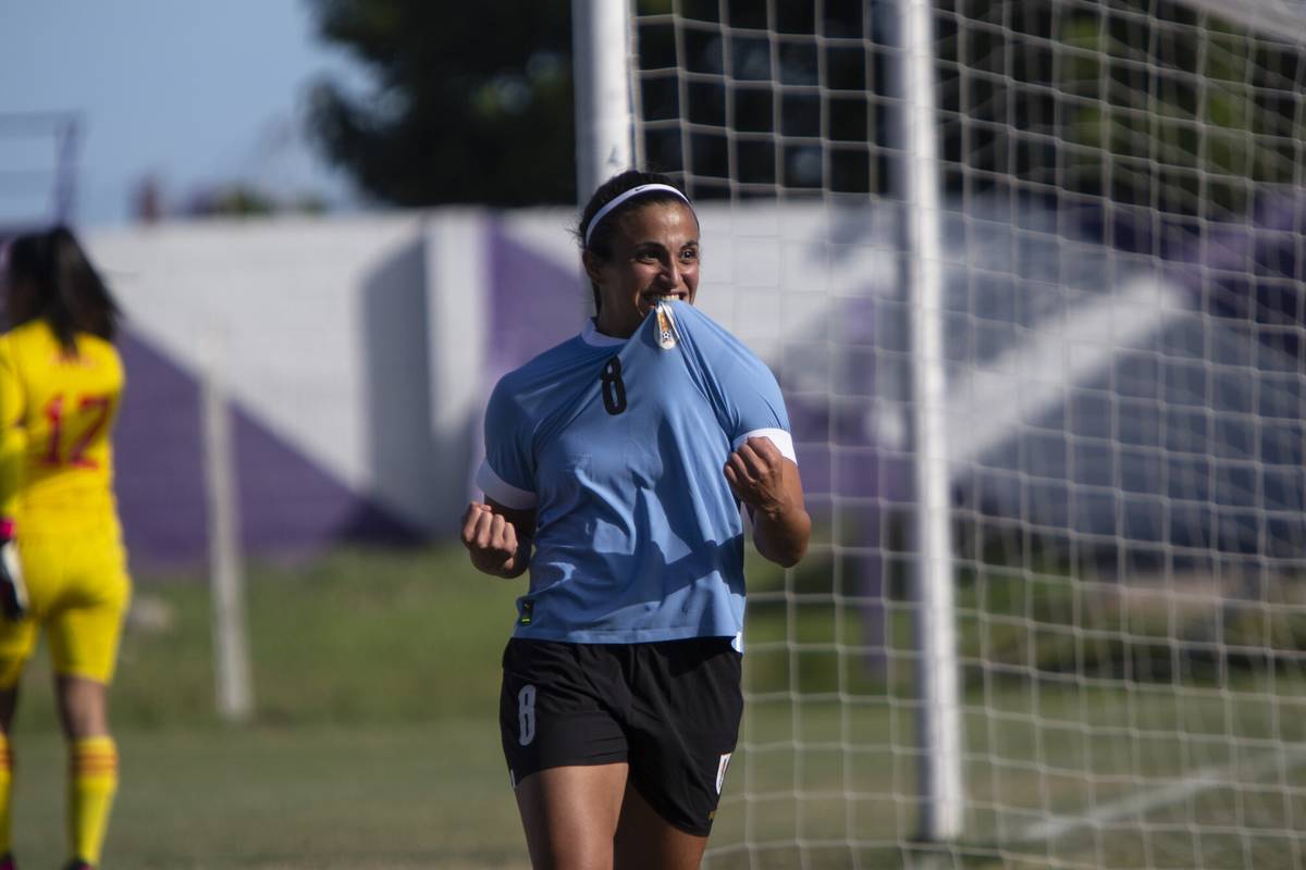 Uruguay goleó 6-1 a Perú en fútbol femenino