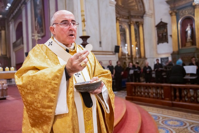 Daniel Sturla, durante la misa de Pascua, en la Catedral de Montevideo (archivo, abril de 2023). · Foto: Mara Quintero