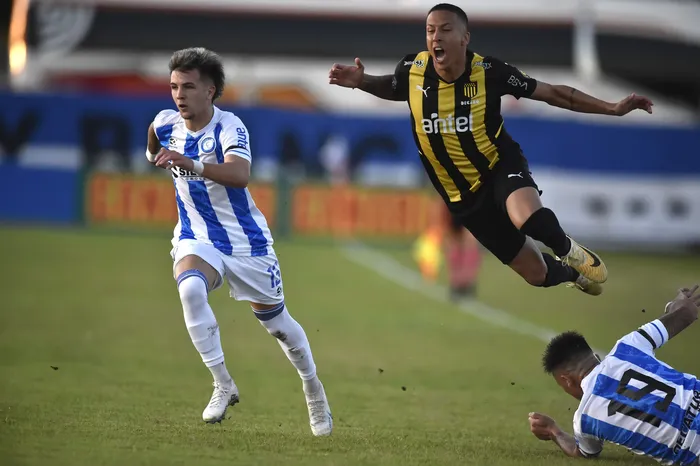 Cerro Largo-Peñarol por la novena fecha del Torneo Clausura, en el estadio Centenario (archivo, setiembre de 2025). · Foto: Rodrigo Viera Amaral