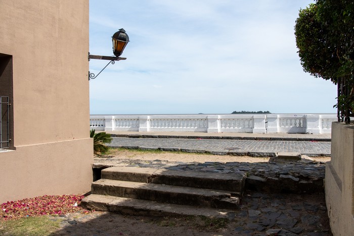 Vista desde el Barrio Histórico de Colonia del Sacramento a la isla San Gabriel (archivo, abril de 2023) · Foto: Ignacio Dotti