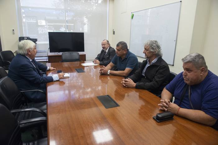 Reunión del fiscal de corte con dirigentes del SUNCA. · Foto: Alessandro Maradei