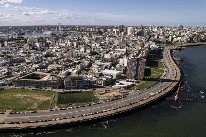 Vista de la rambla de ciudad vieja (archivo). · Foto: Ernesto Ryan