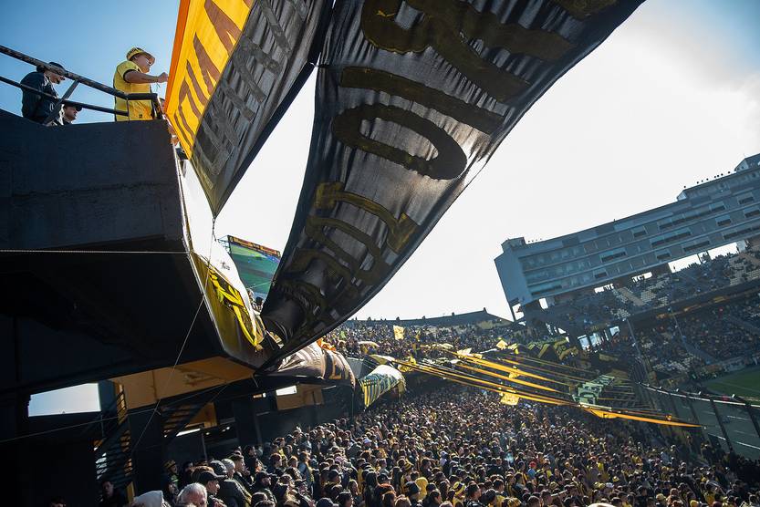 peñarol _Hinchada MVU-8687