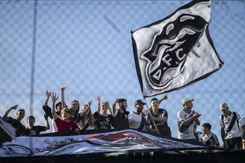 Hinchada de Danubio, en Jardines del Hipódromo (archivo, mayo de 2023) · Foto: Ernesto Ryan
