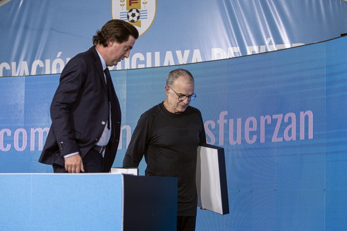 Ignacio Alonso y Marcelo Bielsa (archivo, mayo de 2023). · Foto: Ernesto Ryan