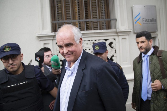 Gustavo Penadés tras declarar en Fiscalía, en la avenida Uruguay (archivo, mayo de 2023). · Foto: Camilo dos Santos