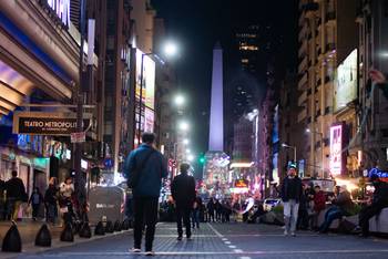 Avenida Corrientes en Buenos Aires, Argentina. · Foto: Mara Quintero