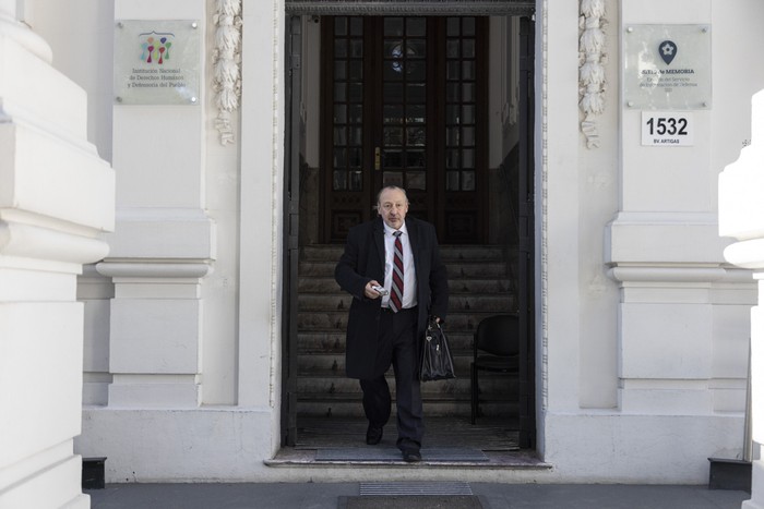 El abogado Óscar López Goldaracena, cuando realizó la denuncia en la Institución Nacional de Derechos Humanos, el 29 de mayo de 2023. · Foto: Ernesto Ryan