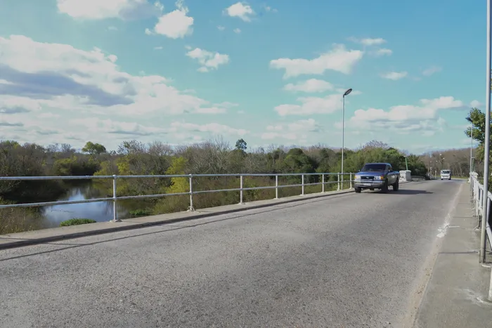 Puente en la avenida Dr..José Antonio Frade, arroyo San Carlos (archivo). · Foto: Natalia Ayala