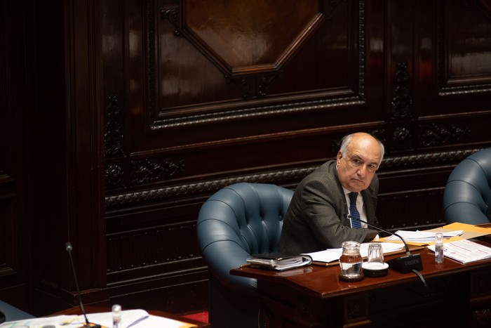 Guillermo Domenech, durante una sesión de la Cámara de Senadores en el Palacio Legislativo, en Montevideo (archivo, junio de 2023). · Foto: Mara Quintero