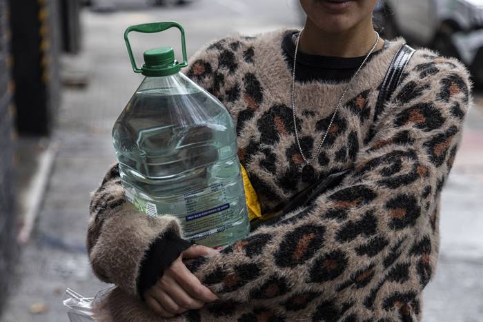 Foto principal del artículo 'El Senado pidió al Ejecutivo que exonere el Imesi al agua embotellada en envases de cinco litros o más' · Foto: Ernesto Ryan