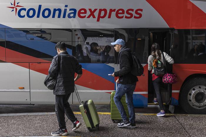 Pasajeros de Colonia Express a Buenos Aires.(archivo, junio de 2023) · Foto: Ernesto Ryan