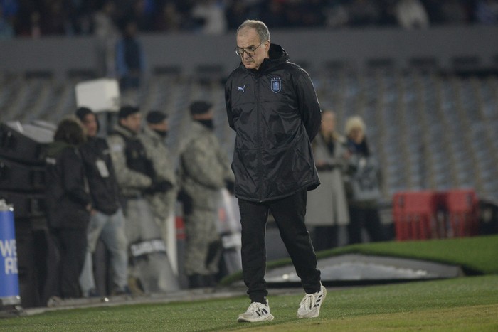 Marcelo Bielsa, durante un partido amistoso de la selección, en el estadio Centenario (archivo, junio de 2023). · Foto: Alessandro Maradei