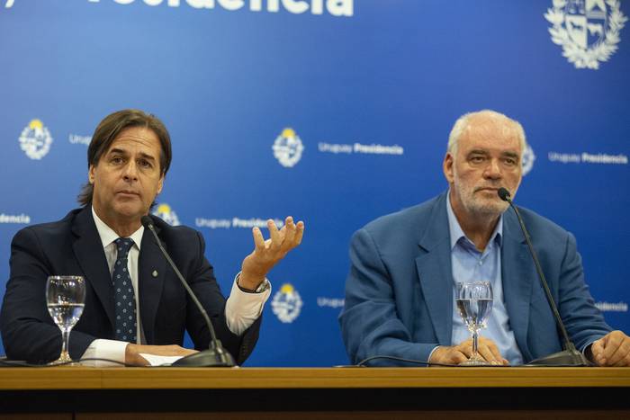Luis Lacalle Pou y Pablo Atchugarry, durante la conferencia de prensa en la Torre Ejecutiva. · Foto: Alessandro Maradei