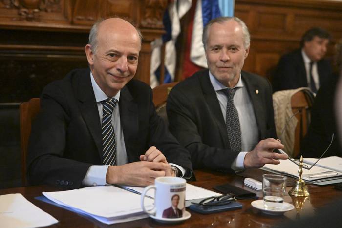 Javier García y Pablo Iturralde, durante la sesión del directorio del Partido Nacional. · Foto: Mara Quintero