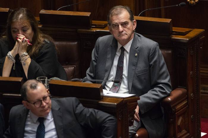 Guido Manini Ríos, el 27 de junio, durante la Asamblea General en la Cámara de Diputados. · Foto: Alessandro Maradei
