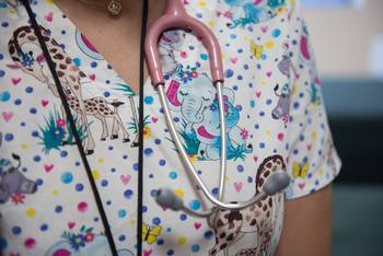 Foto principal del artículo 'Nuevos enfoques que reivindican el futuro del trabajo y su economía: la perspectiva de los cuidados' · Foto: Alessandro Maradei