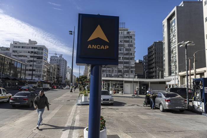 Estación de Ancap en el Centro de Montevideo (archivo, julio de 2023). · Foto: Ernesto Ryan