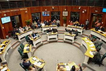 Durante una votación en la Junta Departamental de Maldonado (archivo, julio de 2023). · Foto: Natalia Ayala