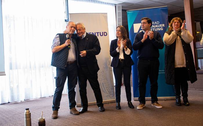 Pablo Iturralde, Carlos Moreira, Natalia Romero, Tomás Casaretto y Claudia Maciel, durante el Encuentro de Mesas Departamentales de Jóvenes del Partido Nacional. · Foto: Ignacio Dotti