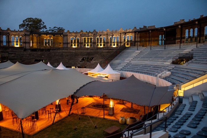 Previa de la Noche de la Nostalgia, el 23 de agosto, en la Plaza de Toros de Colonia del Sacramento. · Foto: Ignacio Dotti