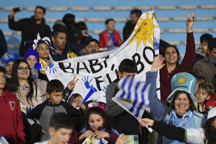 Público durante el partido Uruguay-Chile, el 8 de setiembre de 2023, en el estadio Centenario. · Foto: Sandro Pereyra